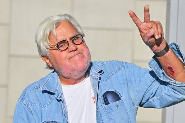 Jay Leno returns to stage two weeks after sustaining burns