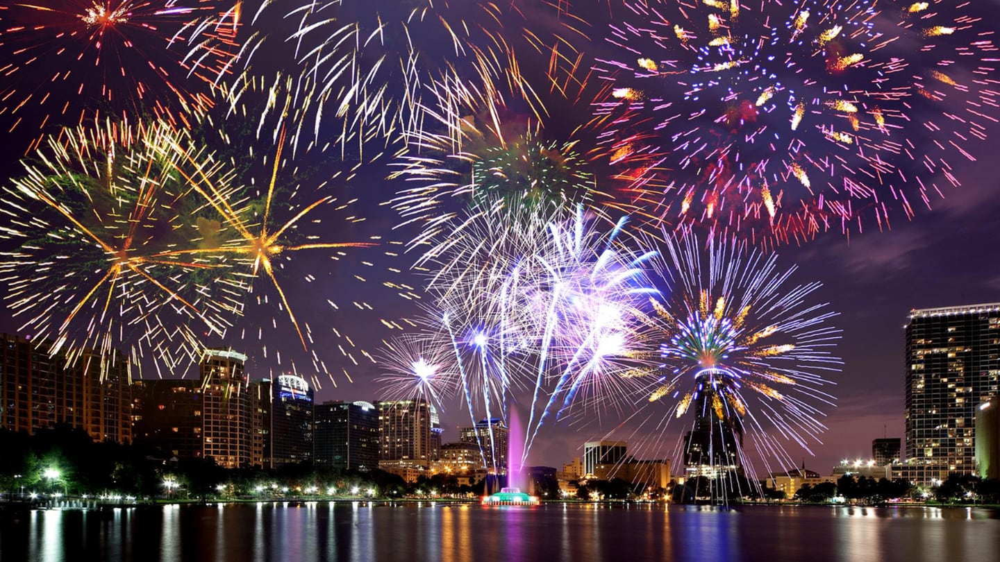 Fireworks at the Fountain | Lake Eola Park