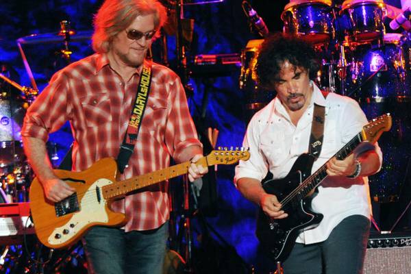 This Parody Video Of Hall And Oates In Concert Is Hilarious And Will Make Your Day